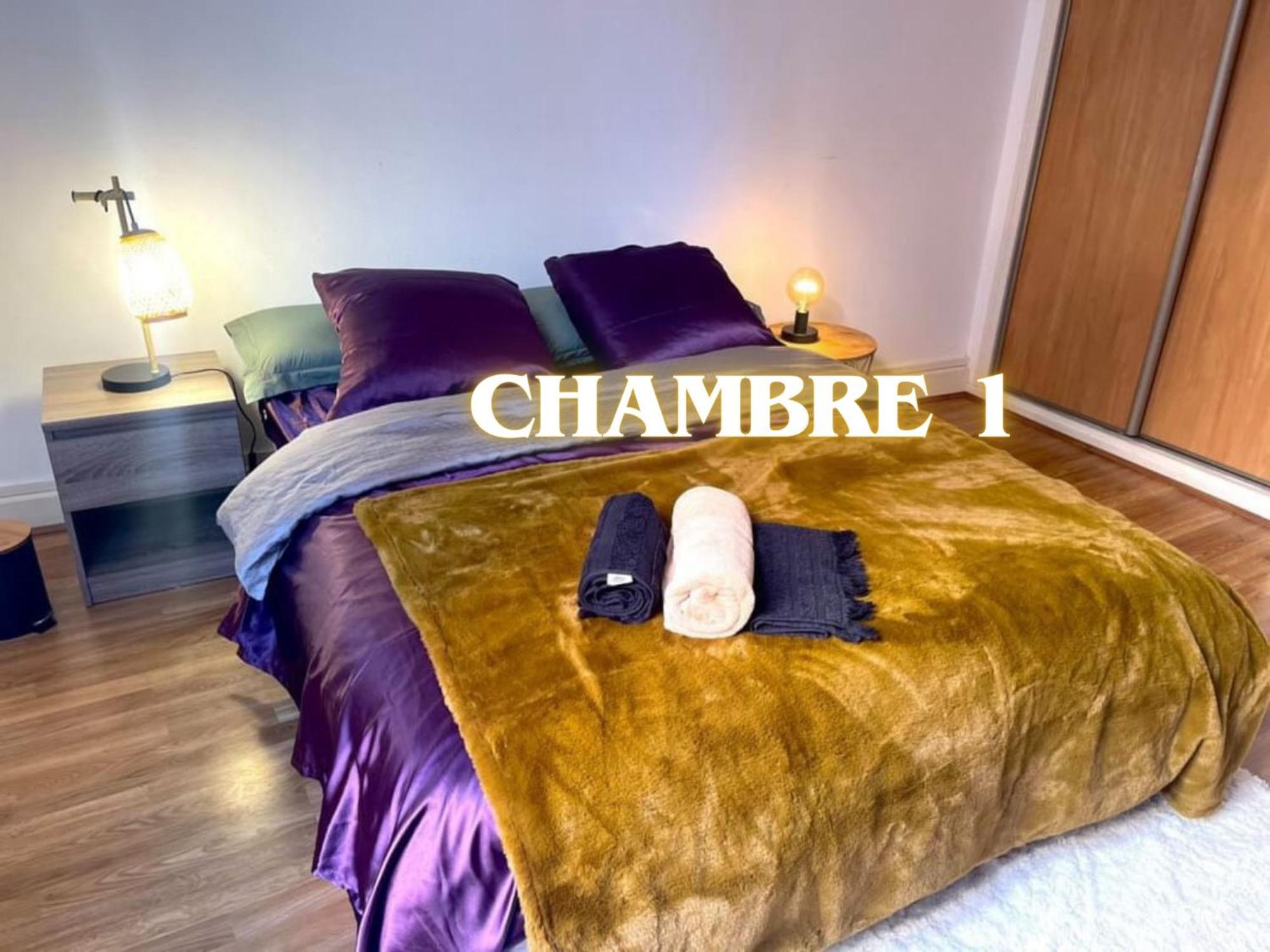L'Atypique Mirebeau - T3 Duplex - Centre Historique Apartamento Bourges Exterior foto